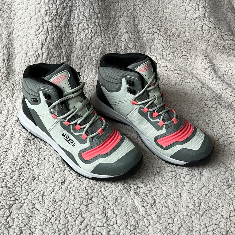 Keen Tempo Flex Mid WP Hiking Boots - W’s 9.5